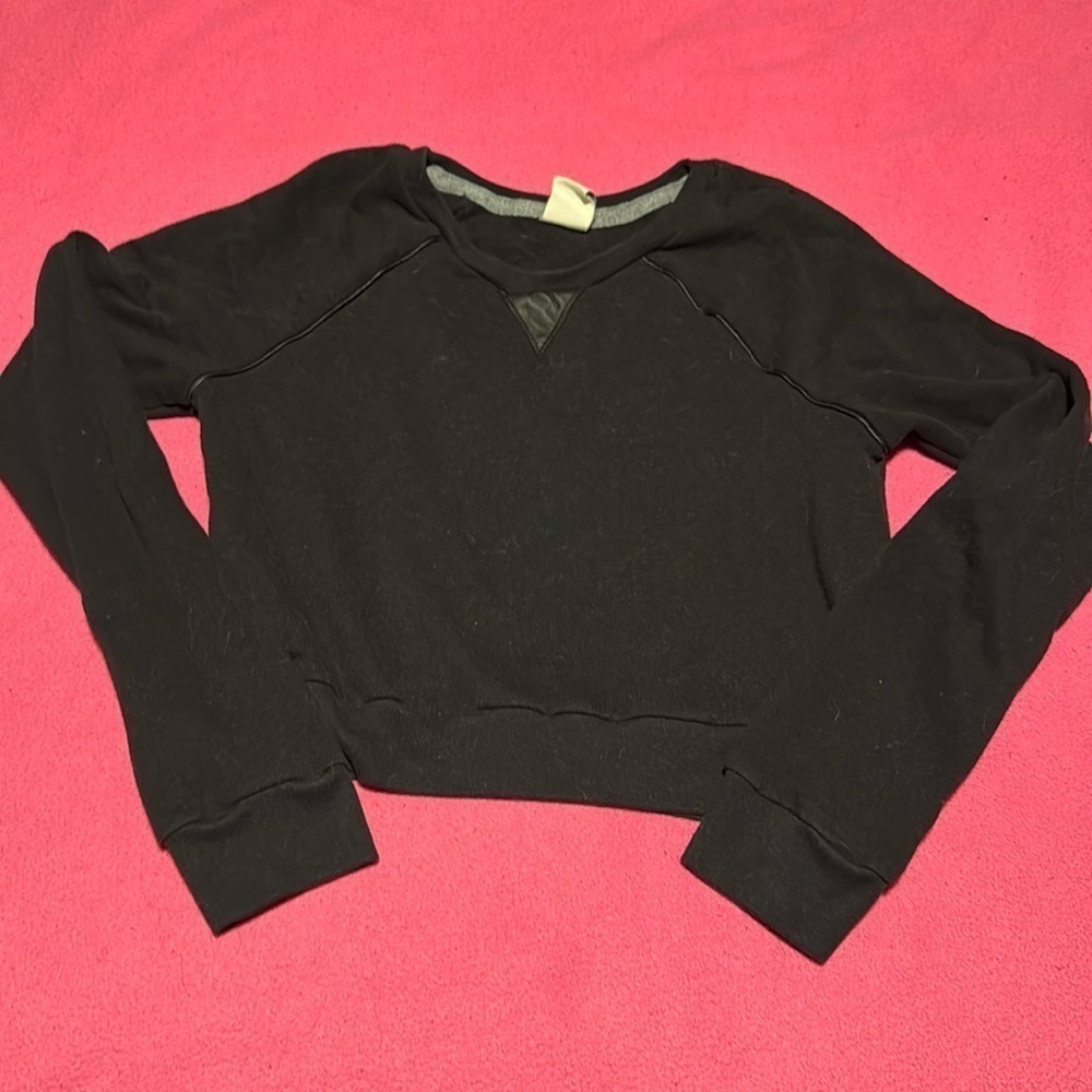 Semi cropped sweater
